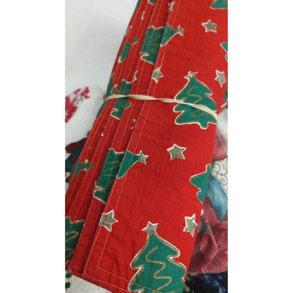 VTG Pier 1 Christmas Placemats and Matching Oven Mitt. Red‎ With Green Trees
